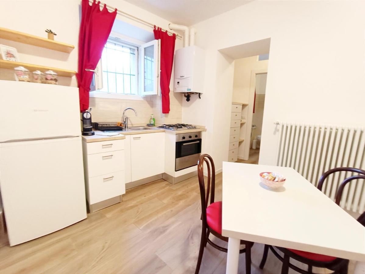 La Casa Del Barcaiolo Apartment Малграте Екстериор снимка