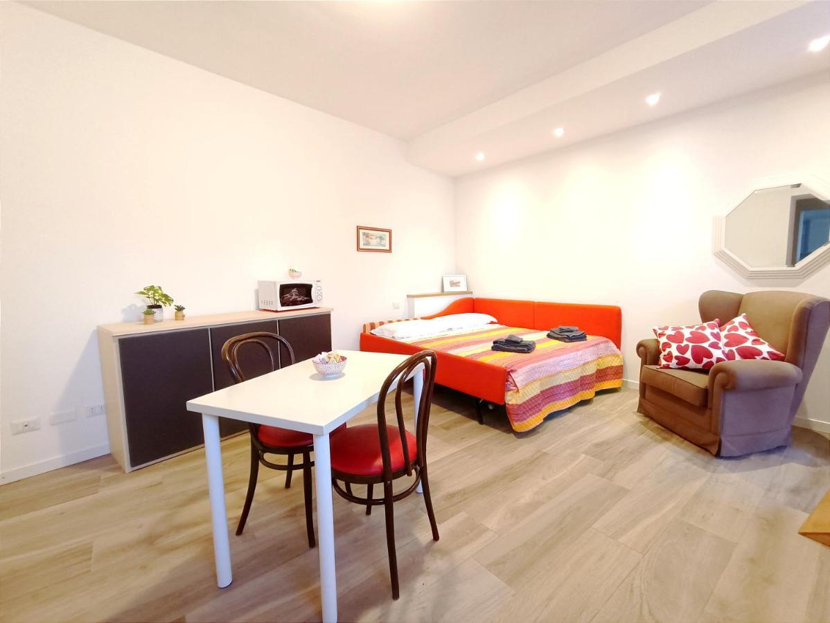 La Casa Del Barcaiolo Apartment Малграте Екстериор снимка